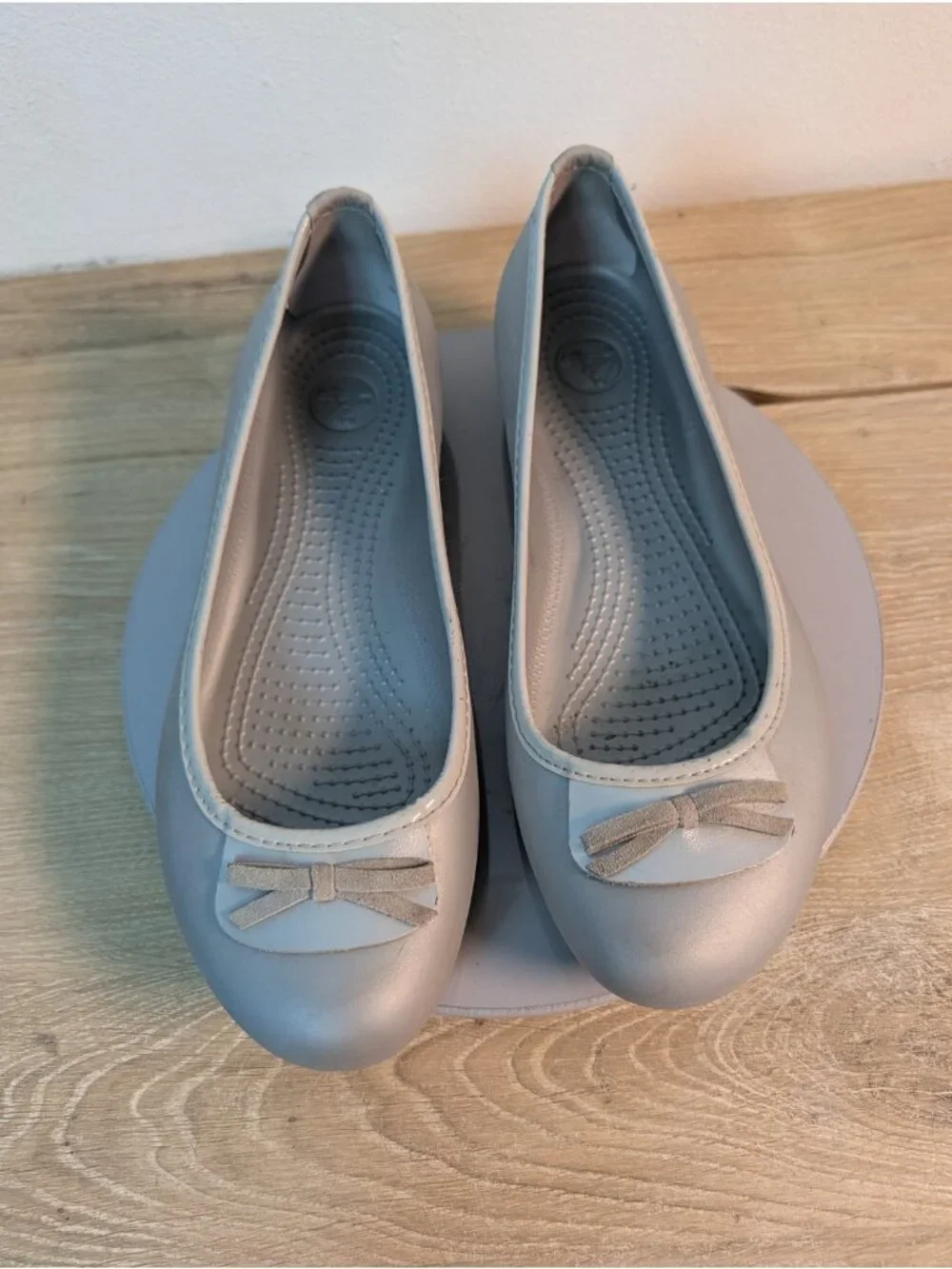 Women's CROCS Lily Bow Slip On Rubber Platform Flats Sz 10 Gray Silver